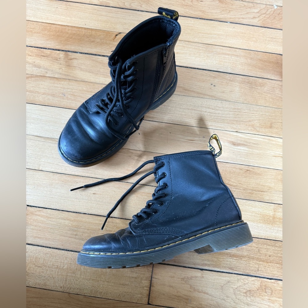 Dr Martens youth black leather‎ combat boots